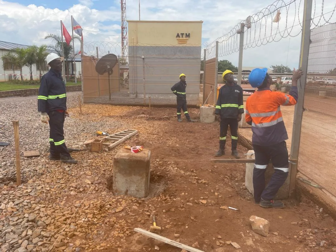 Techniciens STARK COMPANY sur un site industriel